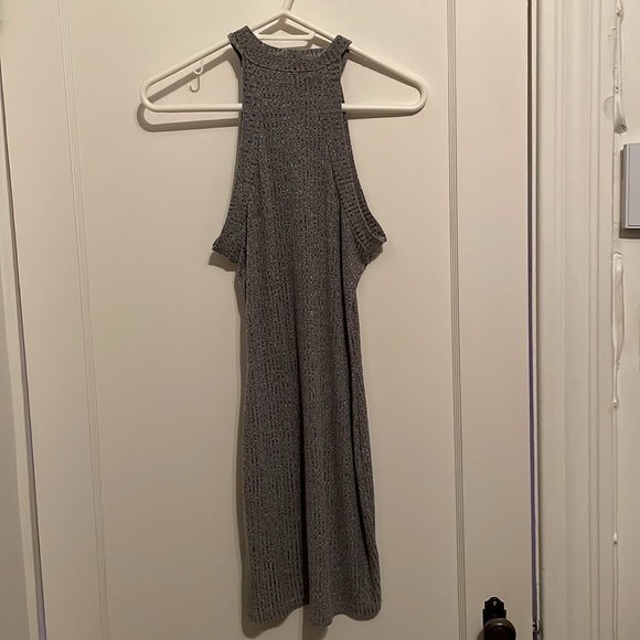 Dresses - Picture 4 of 5